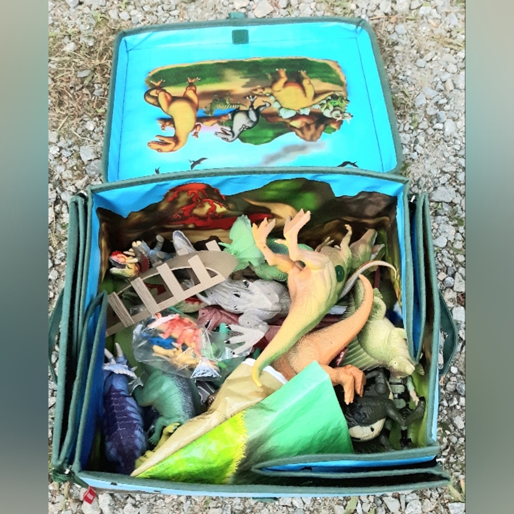 Jurassic World dinosaur action figures with carrying case play mat set.